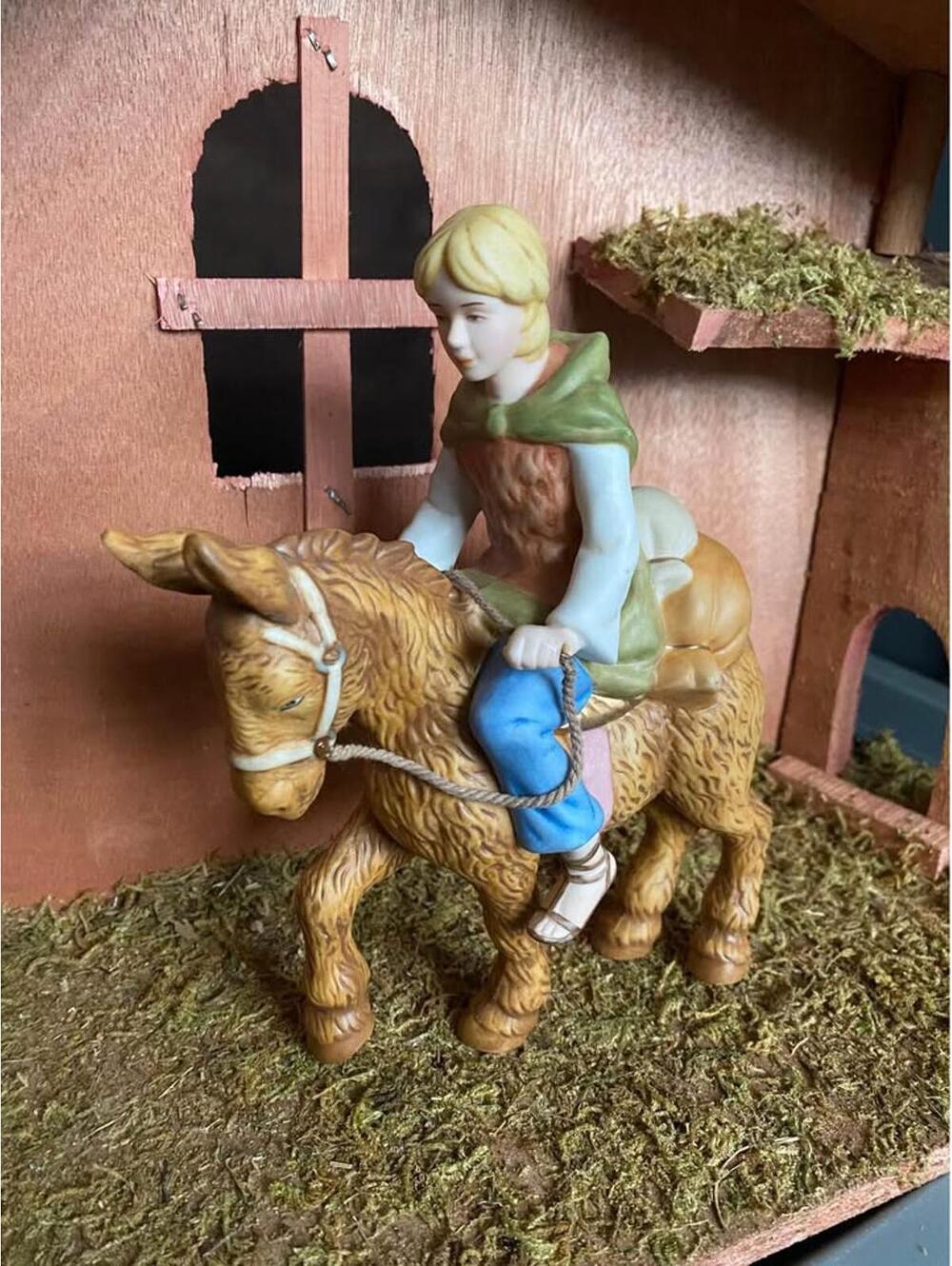 Thomas Kinkade Nativity Figurine - “Following Yonder Star” by HAWTHORNE VILLAGE